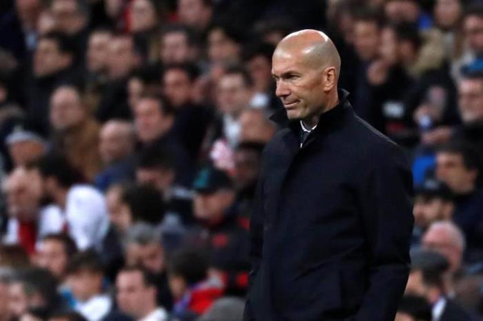 انقسام جمهور ريال مدريد حول إقالة زيدان  1007246