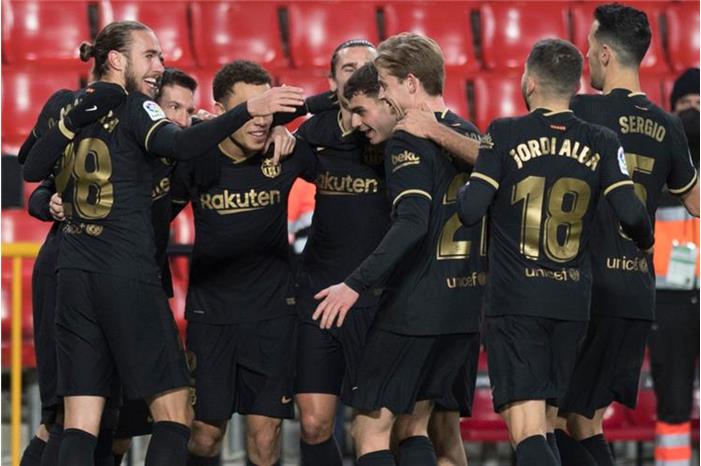 برشلونة يكتسح غرناطة في ليلة تألق ميسي 228610