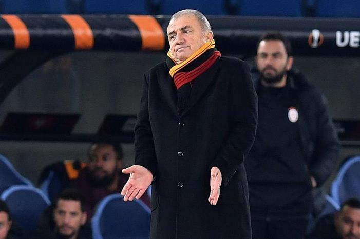 4104015-2021-12-09T212533Z_339591774_UP1EHC91NIJNN_RTRMADP_3_SOCCER-EUROPA-LAZ-GAL-REPORT