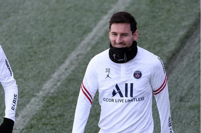 رسالة ميسي في العام الجديد 61cffb644236043e6e307f00