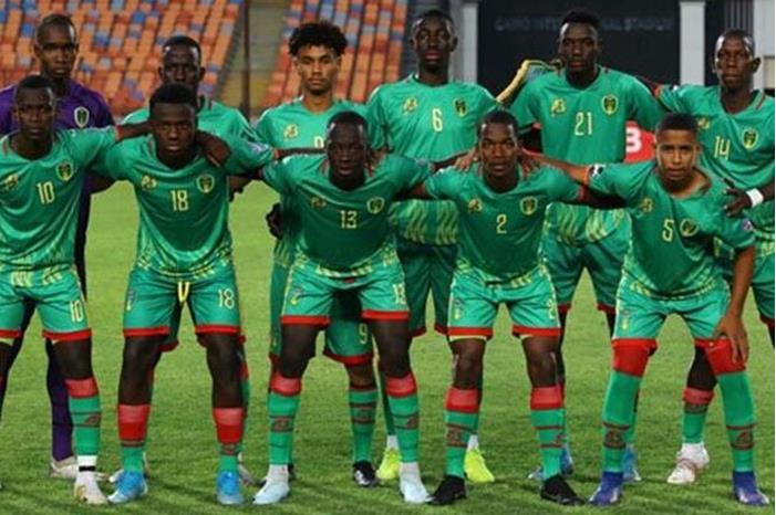 أصغر وأطول لاعب في كأس أمم إفريقيا (صورة) 61d0409a4236043d724eb363