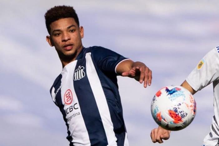 الأهلي السعودي يدخل في مفاوضات لضم الكولومبي دييغو فالويس Diego-Valoyes-1200x675