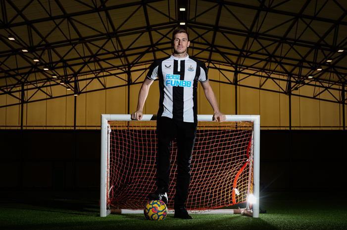 كريس-وود-يوقع-لـ-نيوكاسل-يونايتد-scaled