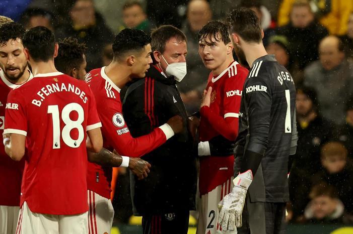 رونالدو وكافاني يقودان التشكيلة المتوقعة ليونايتد ضد أستون فيلا 61dd254f4c59b70b245f0721