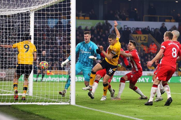 وولفرهامبتون يواصل تحقيق النتائج المميزة 727