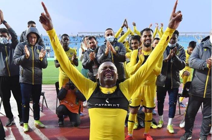 بالدموع.. البرازيلي مانويل يودع التعاون السعودي (فيديو) 61d172eb4c59b72ddc0991a3