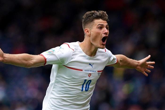 ليفركوزن يستبعد رحيل ستشيك إلى دورتموند maxresdefault