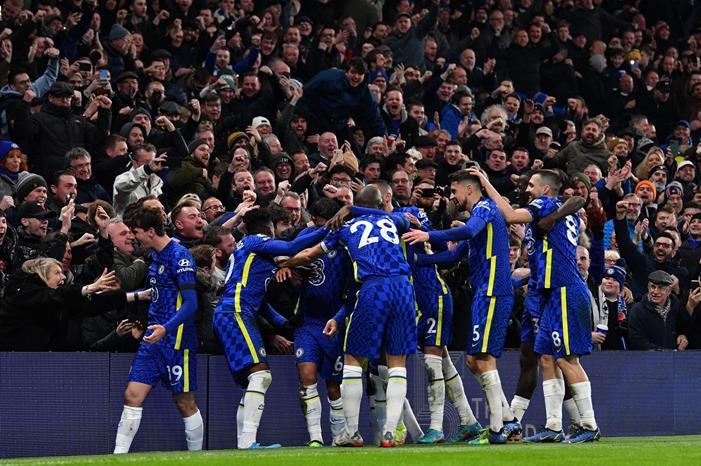 تشيلسي ينتصر بالديربي وحكيم زياش يتألق تشيلسي-ضد-توتنهام-scaled