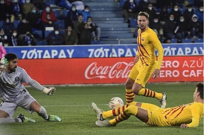 برشلونة يهزم ديبورتيفو ألافيس بهدف قاتل 61edd6314236041fc671f337