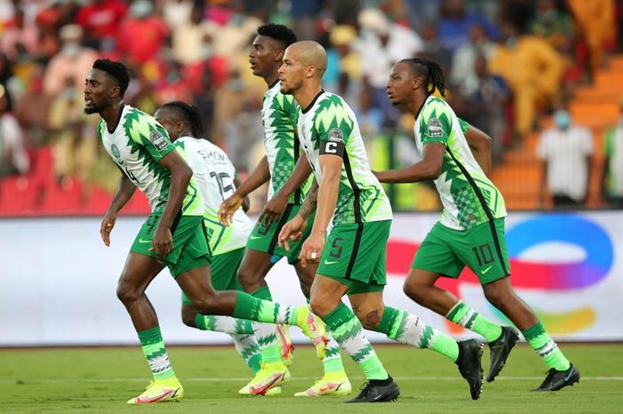 استقالة مدرب نيجيريا عقب الخسارة أمام تونس 481186-860906125