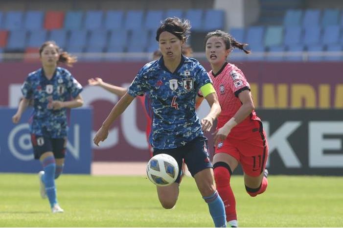 اليابان تتعادل مع كوريا الجنوبية وتتمسك بالصدارة Japan-v-Korea-Republic