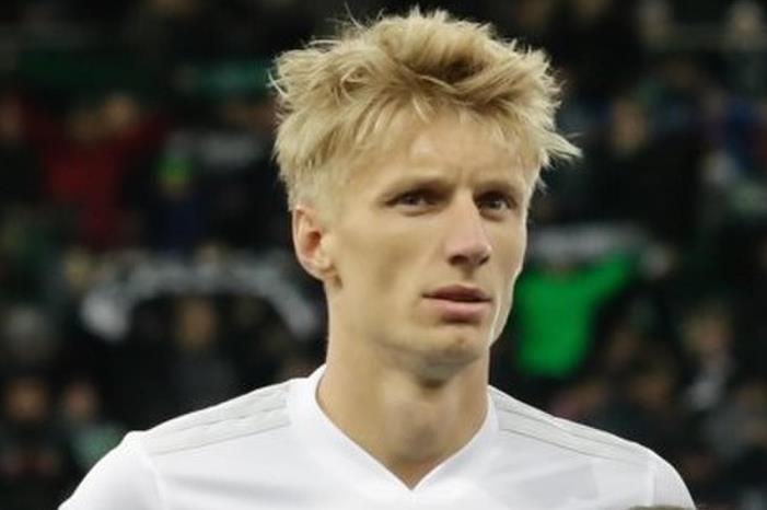 1280px-Daniel_Wass_2019