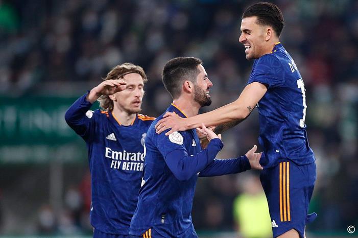 المنبوذون يرفضون الرحيل عن ريال مدريد _AVC7998_