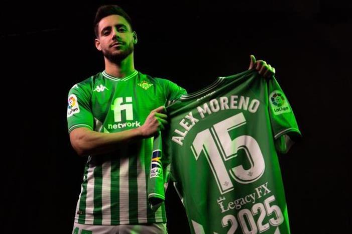 ريال بيتيس يجدد عقد مورينو حتى 2025 FKb8RteXwAA1Wmm