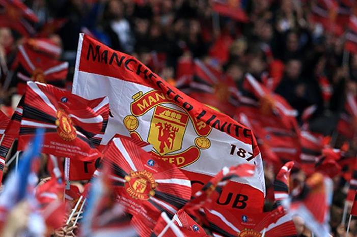 ضربة قاسية لدفاع مانشستر يونايتد 61ce38d6ea55b