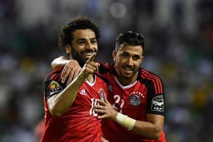 شاهد.. صورة كوميدية لمحمد صلاح وتريزيجيه على متن الطائرة الخاصة image