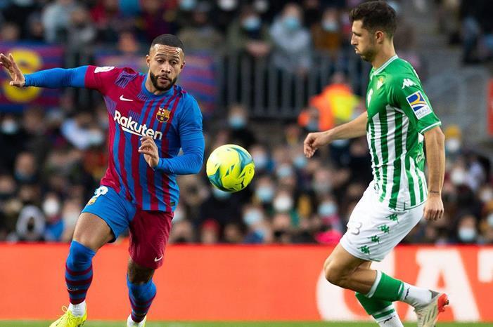 صورة: ديباي يثير الجدل حول مستقبله memphis-depay-barca-betis