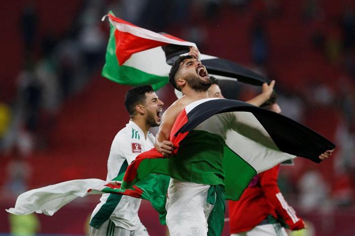 منتخب الجزائر يواصل تحقيق النتائج الكاسحة لاعبو-الجزائر-scaled