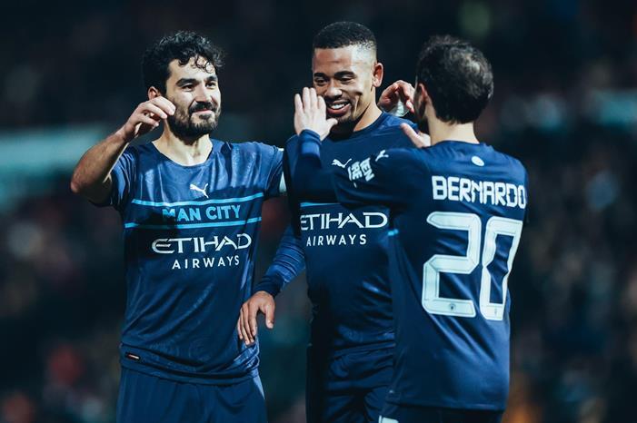 السيتي يحقق فوزا مثيرا برباعية manchester-cuty