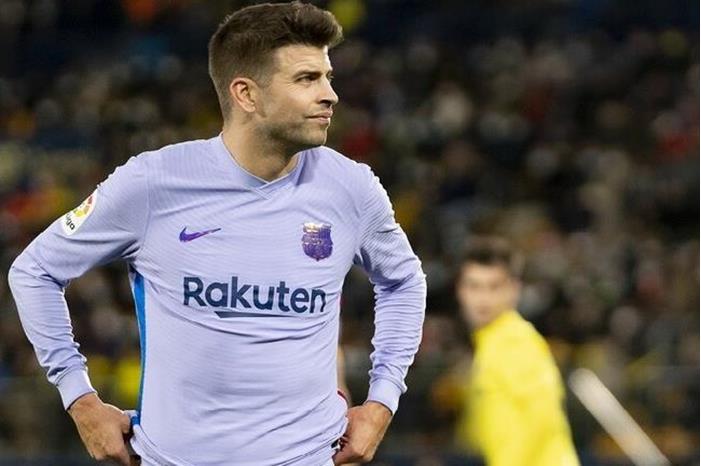 بيكيه يرد على أنباء حصوله على أعلى راتب في برشلونة بصورة لحسابه البنكي 61d963934c59b75f9e7052e5
