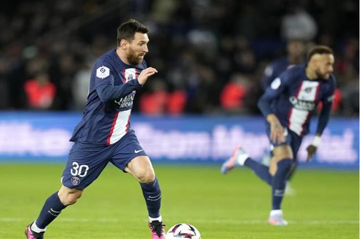 ميسي يسجل في أول ظهور له مع سان جيرمان بعد تتويجه بكأس العالم 63bf341a423604717131faa5 (1)