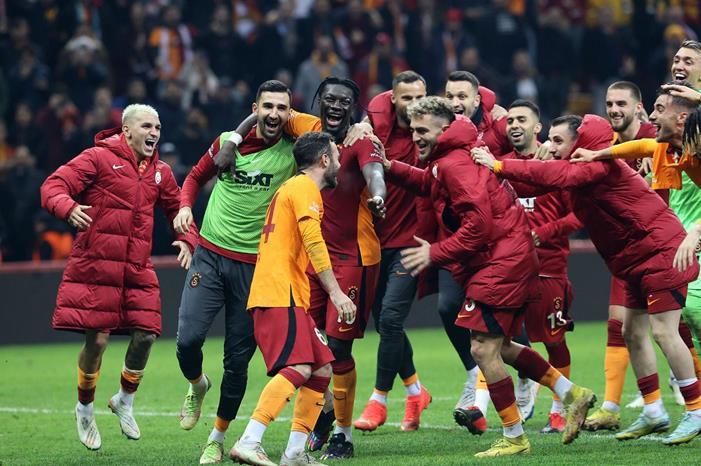 غلطة سراي يفوز على هاتاي سبور بالدوري التركي FmYovjeWYAU2jWc