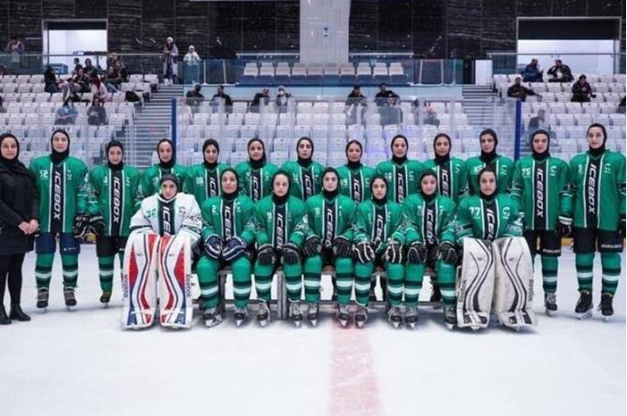 منتخب إيران لهوكي الجليد للسيدات يتفوق على نظيره السعودي 63c5397242360457ca26514b (1)