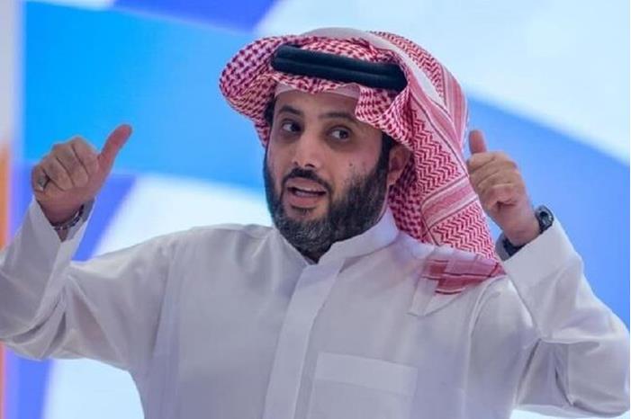 تركي آل الشيخ يعد صاحب تذكرة فوق الخيال بحدث لن ينساه (فيديو) 63c7a6324236041345013f23