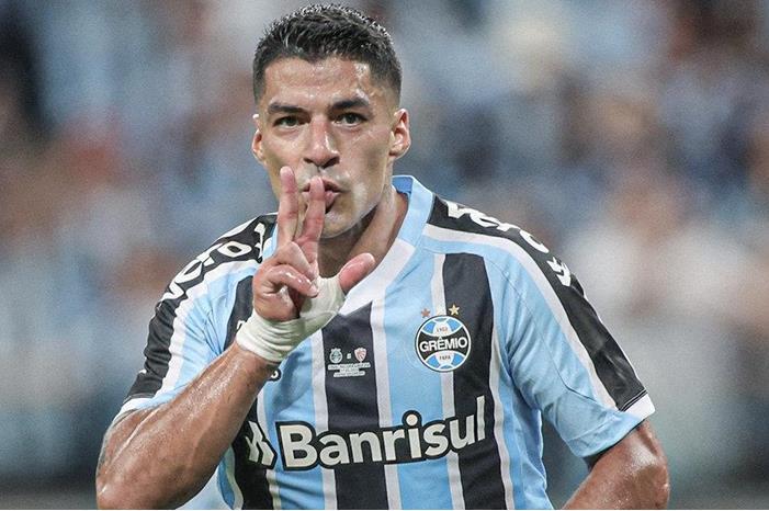 شاهد.. سواريز يقود غريميو للتتويج بالسوبر FmtjhReXEAMt6J9