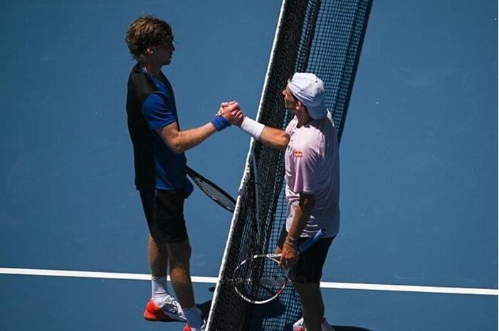 الروسي روبليف يبدأ مشواره في أستراليا بنجاح 63c7039b4c59b75ae002d45b