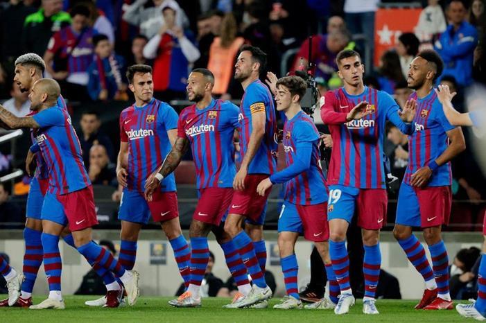 أرسنال يتحرك خطوة نحو نجم برشلونة 1-13