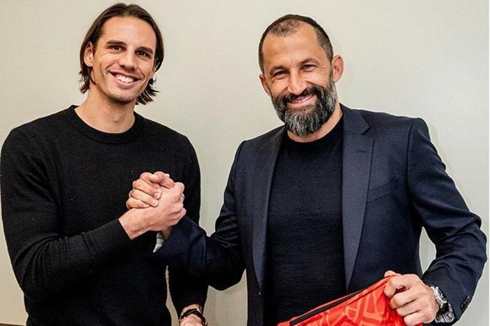 بايرن ميونيخ يعلن ضم الحارس يان سومر حتى 2025 image