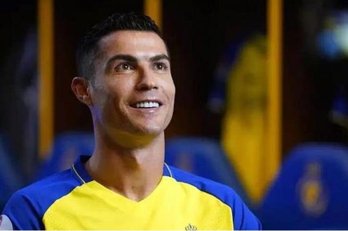 100-105026-vincent-aboubakar-cristiano-ronaldo-alnassr_700x400
