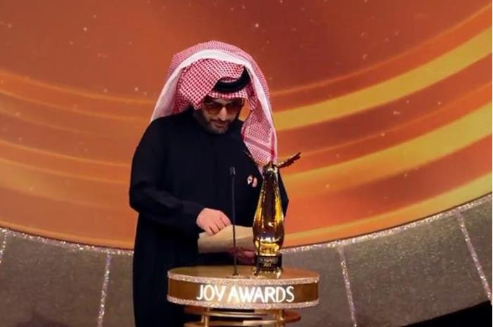 آل الشيخ يفاجئ اللاعب أشرف حكيمي 63cc8470423604418d44b710