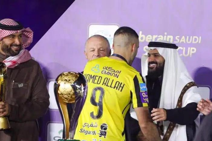 رئيس اتحاد جدة يحسم مصير حمد الله 7588624_1675062853