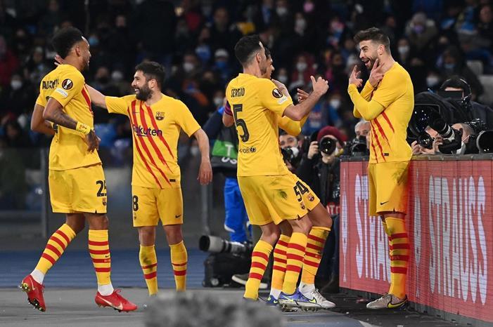 برشلونة يتخلى عن التصميم القديم للقميص الاصفر 1305105_1649239098