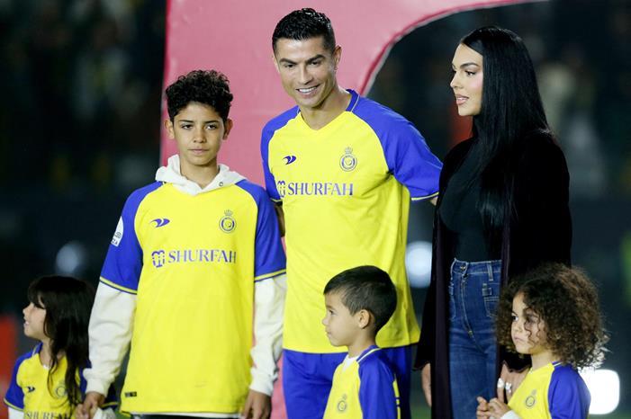 2023-01-03T175420Z_1427957661_UP1EJ131DQHC6_RTRMADP_3_SOCCER-SAUDI-RONALDO