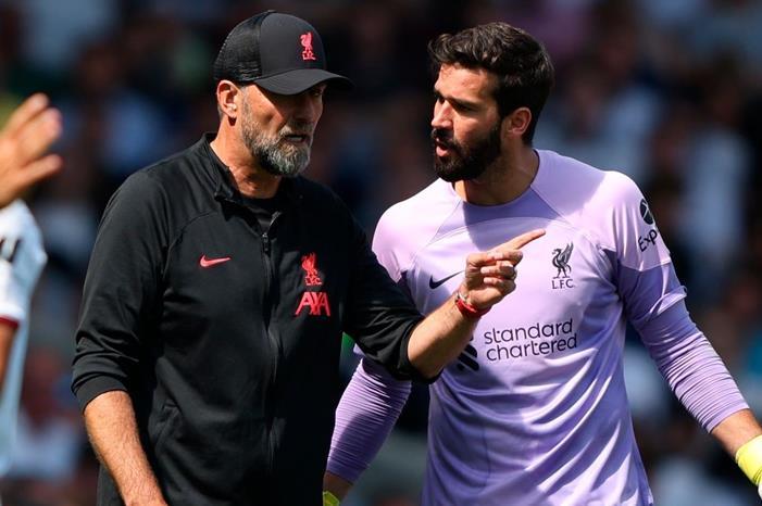 شاهد.. الخطأ الفادح لحارس ليفربول اليسون FgzI6jkX0AAeBZx