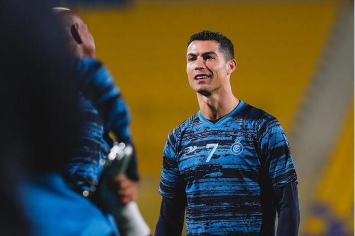 ردة فعل غاضبة بعد استغناء النصر عنه.. أبو بكر يكشف عن موقفه من رونالدو 63bb15f14c59b76c1a602882