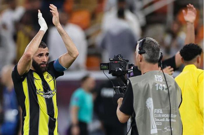 هل انتهت قصة بنزيما مع الدوري السعودي؟! 65a4e67c4236043c990998de