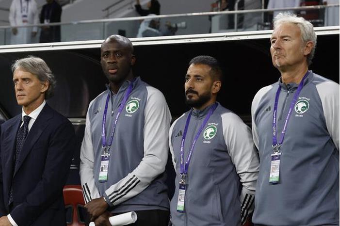 عاجل : تصرف مثير للجدل من مترجم مانشيني خلال مواجهة عمان والسعودية 65a75f204236044eeb79bde6