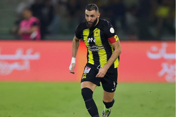 كواليس جديدة في أزمة بنزيما والاتحاد السعودي 65a8cef24c59b7749a5c4a9a