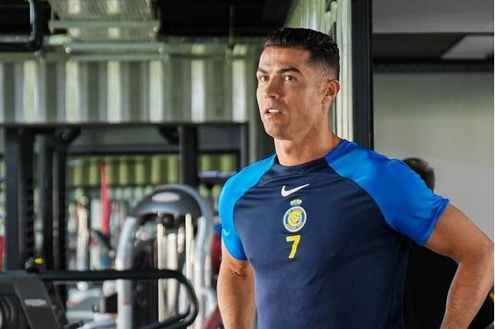 رونالدو في  عيادة  نادي النصر لليوم الثاني بسبب الإصابة 65a974224236042db540dd15