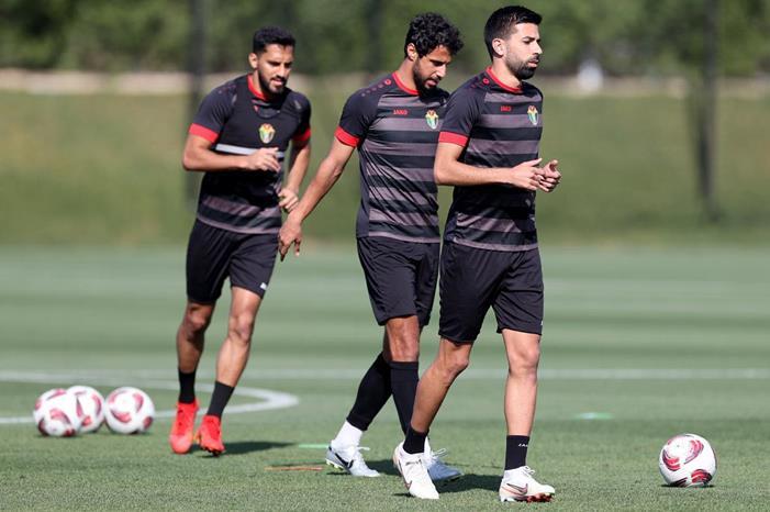 المنتخب الوطني ينهي تحضيراته لملاقاة نظيره الكوري الجنوبي بكأس آسيا غدا 65aa6b055a148