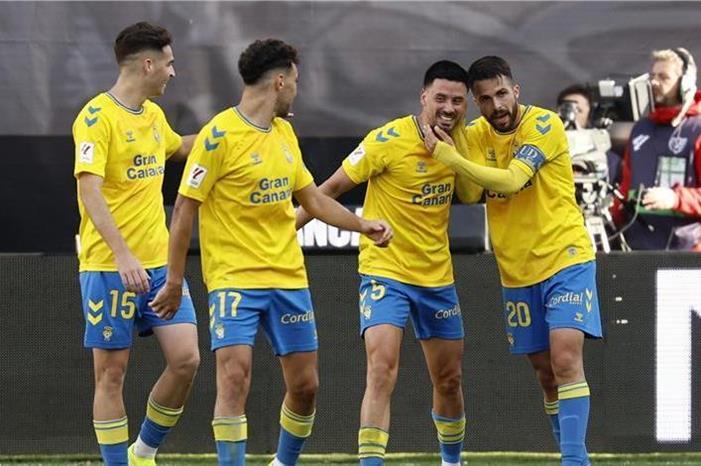 لاس بالماس يعود فائزا من ملعب فاليكانو epa_soccer_2024-01_2024-01-20_2024-01-20-11092184_epa