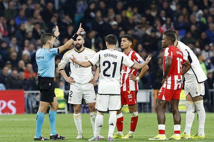 خبير تحكيمي: ركلة جزاء الريال غير صحيحة.. وشكوك حول هدف فينيسيوس main_image65ad9d730a777