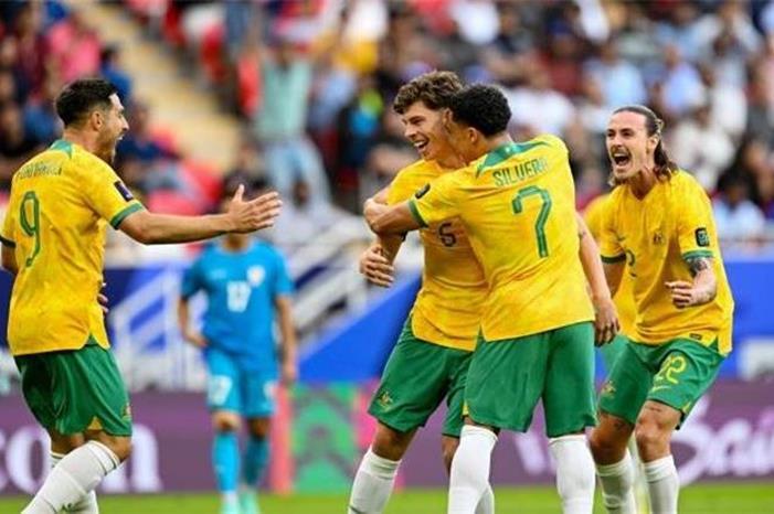 أوزبكستان ترافق أستراليا لثمن نهائي كأس آسيا large