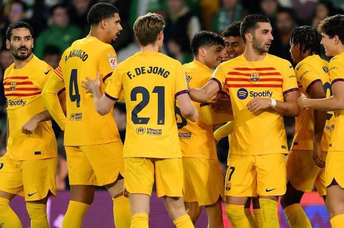 برشلونة يستضيف فياريال بالليغا 1