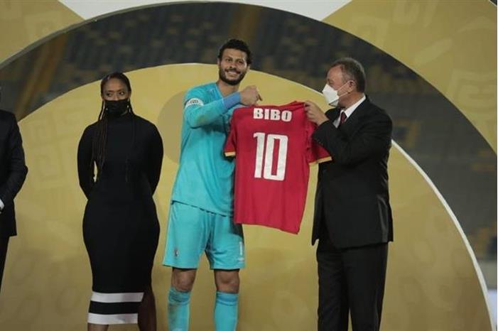 الخطيب يدعم الشناوي هاتفياً بعد نجاح العملية الجراحية 410