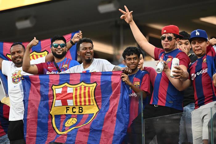تحذيرات برشلونة لجماهيره قبل كأس السوبر في السعودية 659d29c34c59b766af325380